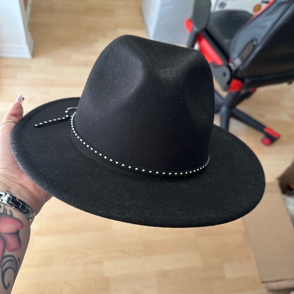Accessories - BoHo chic, black hat with removable studded bow
